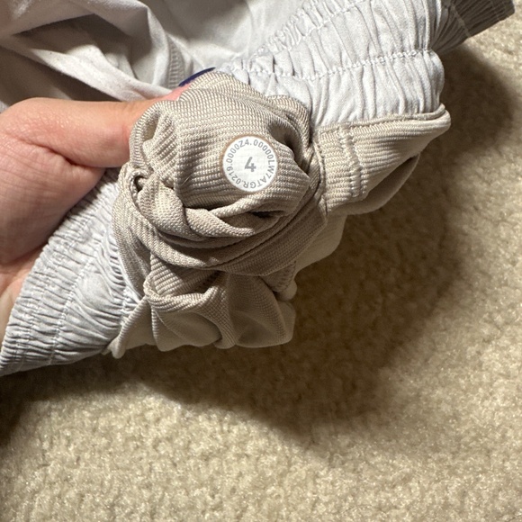 Lululemon Hotty Hot Low-Rise Lined Shorts 2.5” - Picture 3 of 3